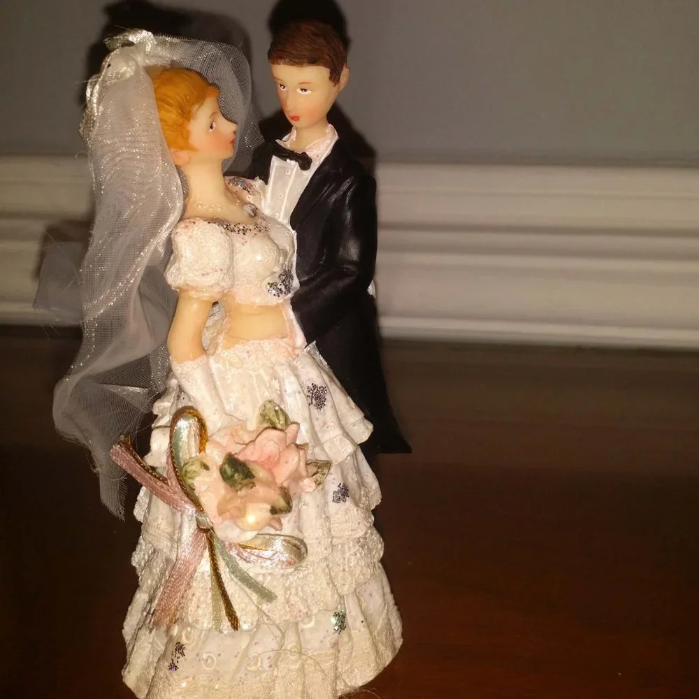 Bride and Groom Wedding Cake Topper or Guest Gifts
